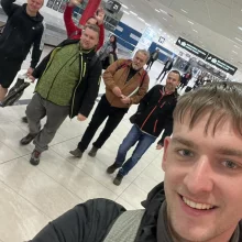 Část české výpravy na letišti