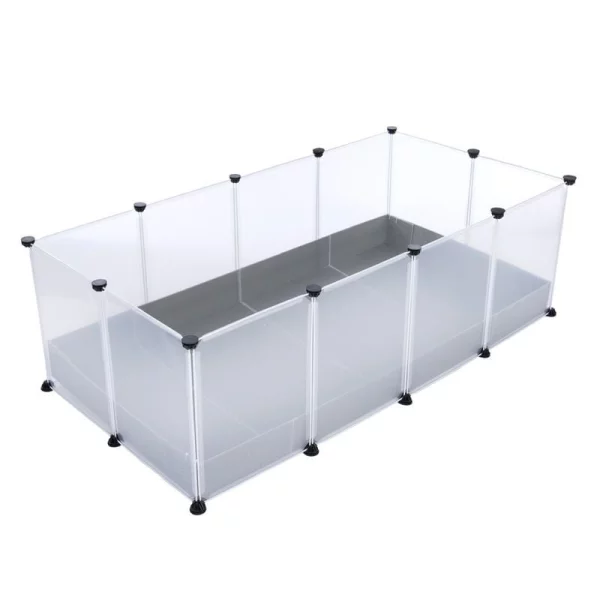 Ohraničený výběh pro křečka koupíte i na e-shopech. Různé druhy plastových ohrádek jsou mezi chovateli velmi oblíbené.
