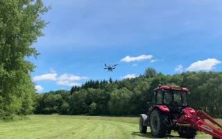 Fly4Future a Jihočeská univerzita vyvíjejí autonomní systém pro záchranu srnčat při senoseči