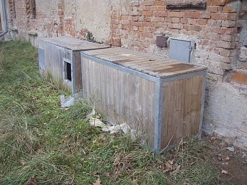 Prodám dvě starší boudy pro velké psy