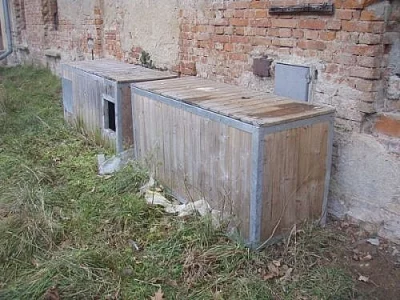Prodám dvě boudy pro velká plemena psů