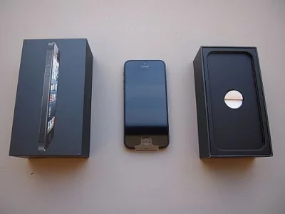 Iphone 5 64GB - 300 liber,5 iPhones 4s -500 liber
