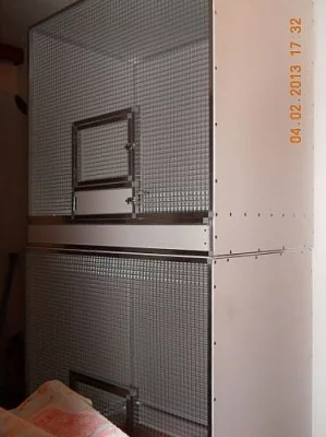 bednová klec na papoušky