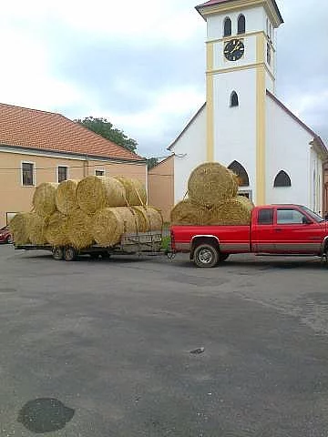 Seno, sláma kulaté balíky 300 kg Malé hranaté
