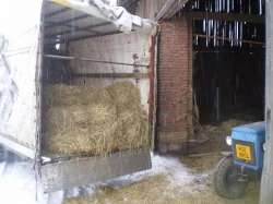 Seno, sláma kulaté balíky 300 kg Malé hranaté