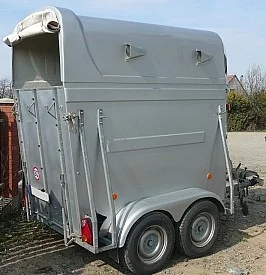 PRONÁJEM PŘÍVĚSU NA 1,5 KONĚ