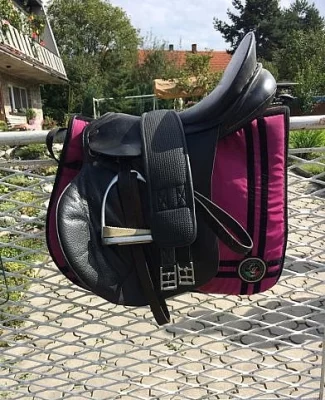 Anglické parkurové sedlo Kentaur+ příslušenství