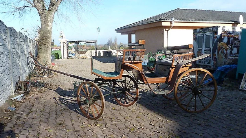 Bryčky a kočáry