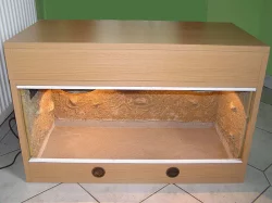 Terárium na míru, užovka červená