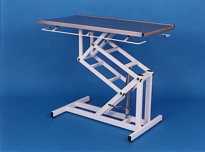 Polohovací stůl na stříhání psů a veterinu