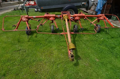 Obraceč DEUTZ - FAHR 4,5m tažený.