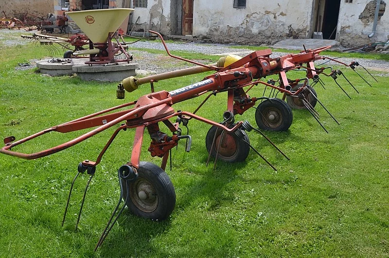 Obraceč DEUTZ - FAHR 4,5m tažený.