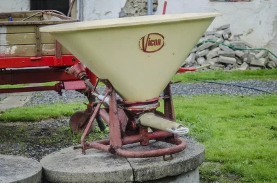 Rozmetadlo průmyslových hnojiv VICON 700kg