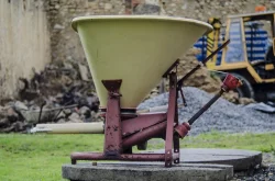 Rozmetadlo průmyslových hnojiv VICON 700kg