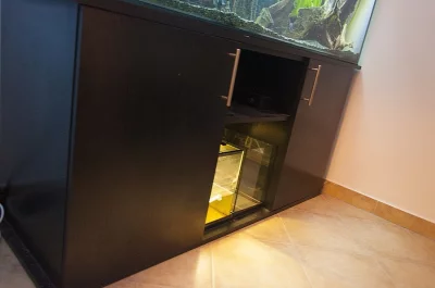 Akvárium 500L se skříňkou + příslušenství a ryby