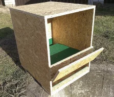 Snášková hnízda s krytým zásobníkem a dovozem