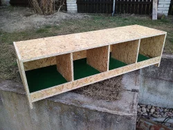 Snášková hnízda s krytým zásobníkem a dovozem