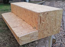 Snášková hnízda s krytým zásobníkem a dovozem