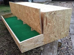 Snášková hnízda s krytým zásobníkem a dovozem