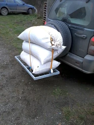 Držák na tažné zařízení pro výrobu nosiče na zvěř