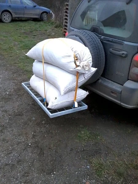 Držák na tažné zařízení pro výrobu nosiče na zvěř