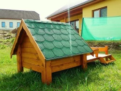 Krásná originální psí bouda