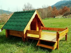 Krásná originální psí bouda