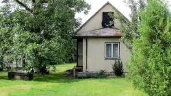 Malý zděný domeček s větším oploceným pozemkem na okraji Jar