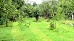 Malý zděný domeček s větším oploceným pozemkem na okraji Jar