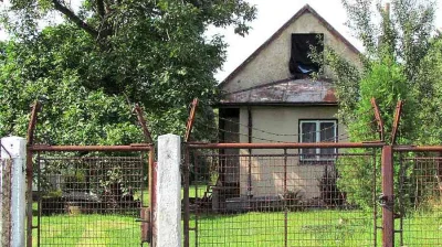 Malý zděný domeček s větším oploceným pozemkem na okraji Jar