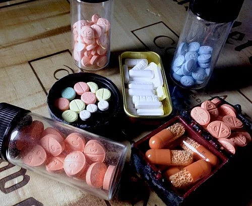 KÚPIŤ nembutal, Valium, Xanax, OxyContin a mnoho ďalších