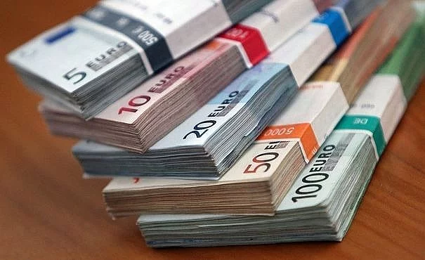 2000 €