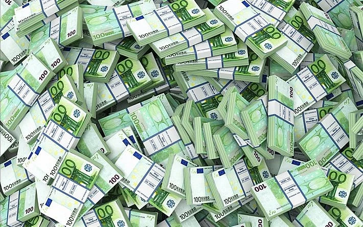240000 €