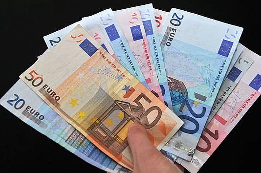 480000 €