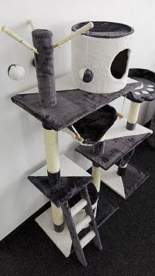 Nové škrabadlo s výškou 150 cm