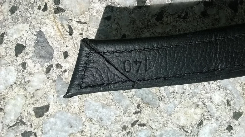 Drezurní podbřišník, třmenové řemeny.