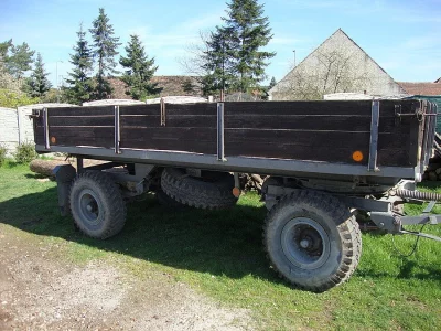 přívěsza traktor