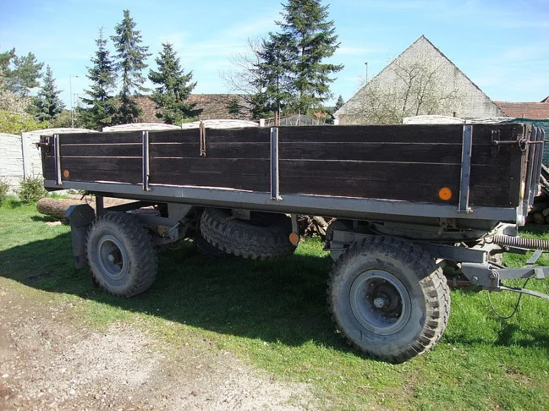 přívěsza traktor