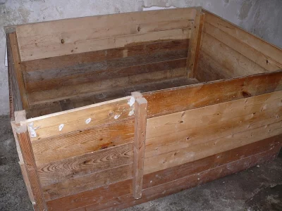 Porodní box-bedna