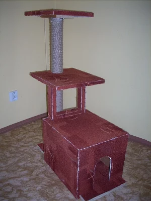 Škrábadlo s domečkem