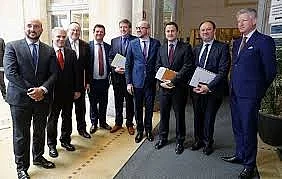 nude kredite između posebice ozbiljan