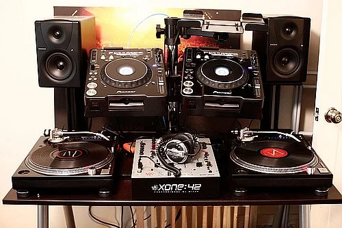 Brand new Apple Iphone 7 plus,2x Pioneer CDJ-1000MK3 ,Nikon