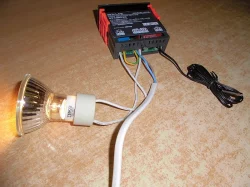 Digitální termostat s LCD displejem.