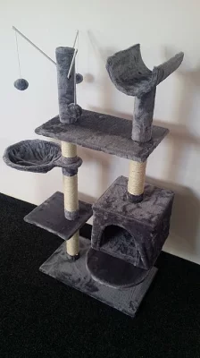 Nové škrabadlo s výškou 130 cm - šedé