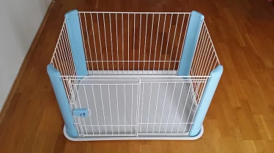 Barevná ohrádka se dnem