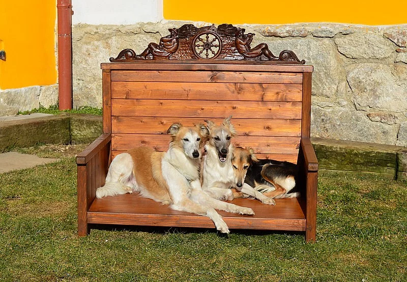 Dřevěná postýlka pro psa - pelíšek ze dřeva