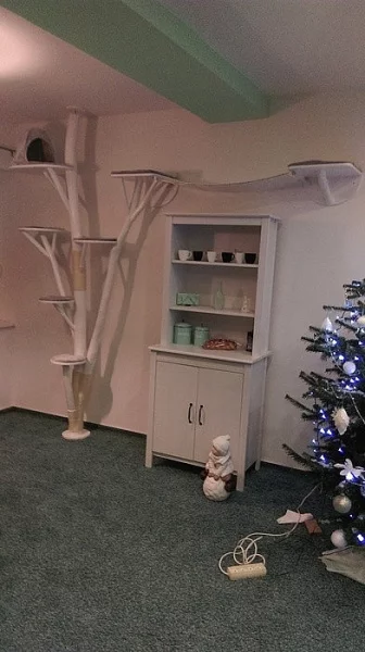 Kočičí strom /škrabadlo/kočka/koťata