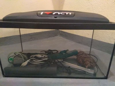 Prodám plně vybavené akvárium a krásnou téměř nepoužitou kle