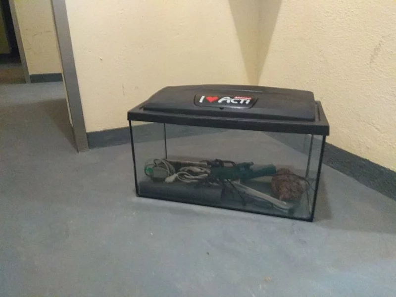 Prodám plně vybavené akvárium a krásnou téměř nepoužitou kle