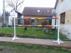 skokový materiál